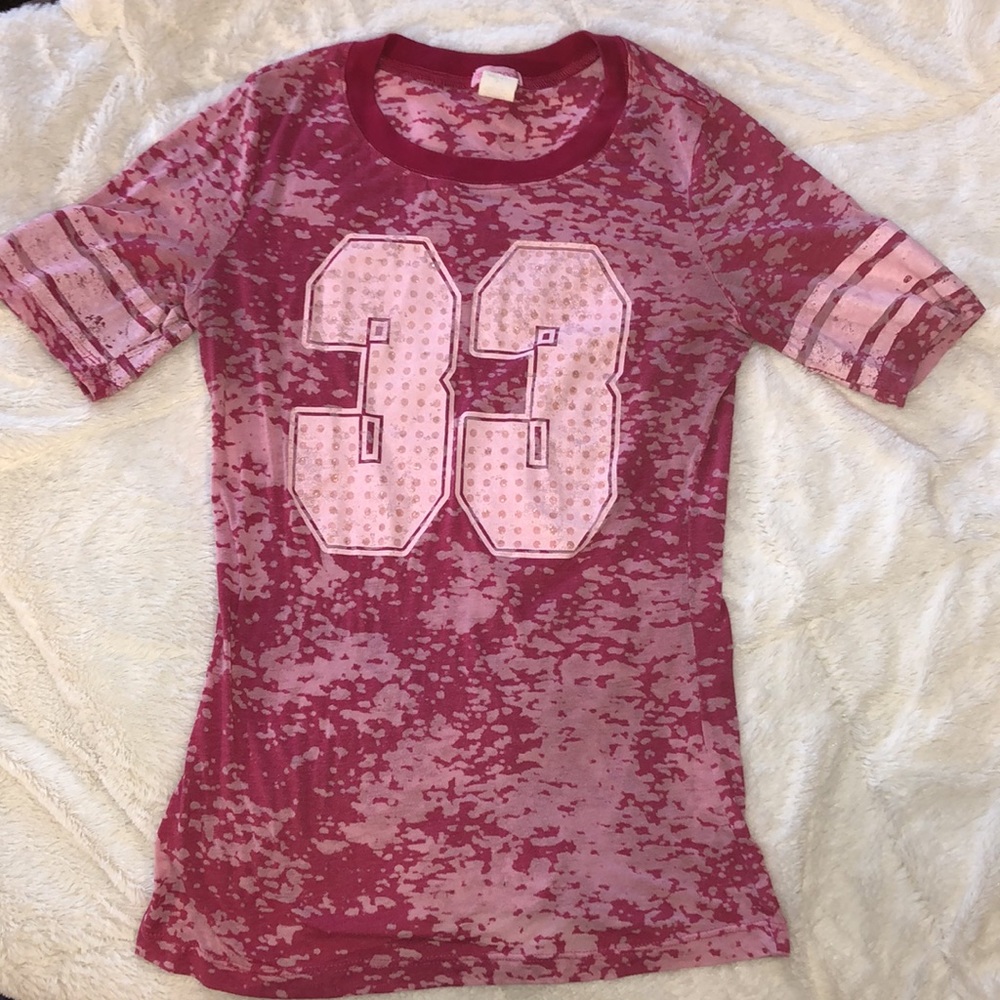 Juniors/Woman baseball cut long sleeve.